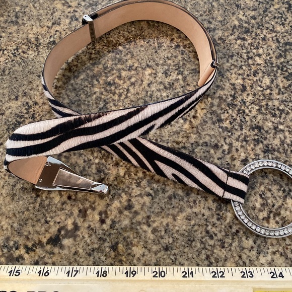 Zebra Print belt, adjustable from 26 in to 46 in, leather - Picture 2 of 4